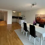 Appartement 83m2-3 Sleeping Rooms-2 Balconies-direct Traffic To Airport And Tourist Places *