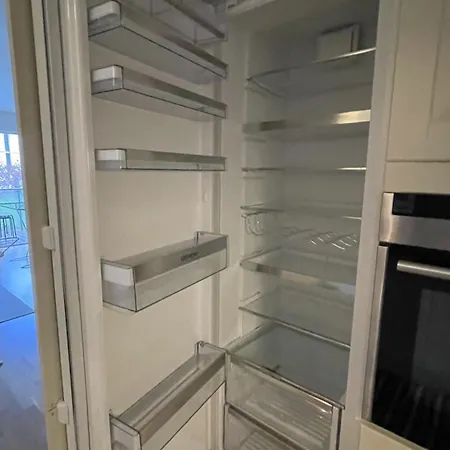 3 Sleeping For 82m2 Which Direct Traffic To Airport And Center Apartmán *