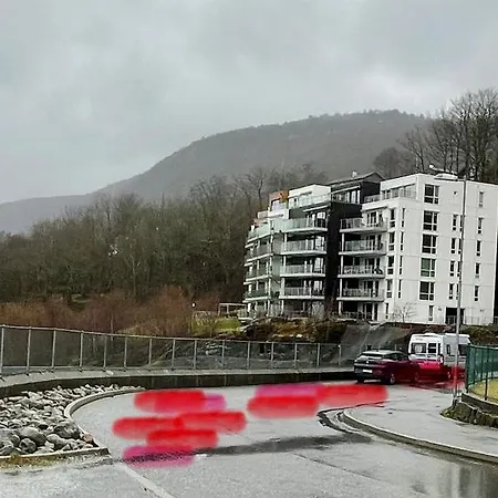 3 Sleeping For 82m2 Which Direct Traffic To Airport And Center Apartmán