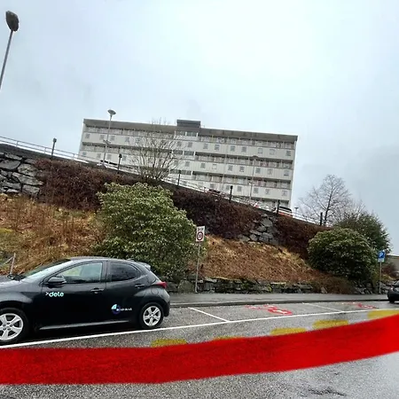 3 Sleeping For 82m2 Which Direct Traffic To Airport And Center Apartmán *