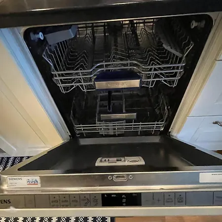 Apartment 83m2-3 Sleeping Rooms-2 Balconies-direct Traffic To Airport And Tourist Places Bergen