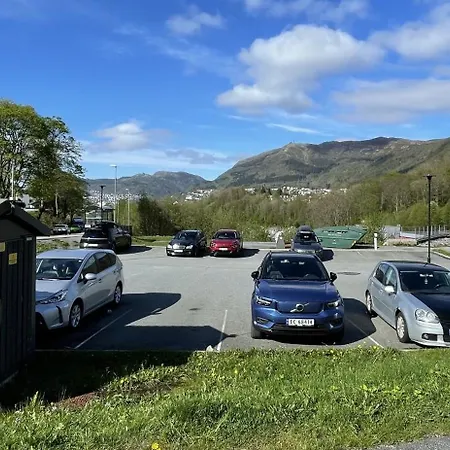 3 Sleeping For 82m2 Which Direct Traffic To Airport And Center Apartmán
