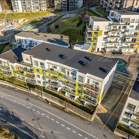 3 Sleeping For 82m2 Which Direct Traffic To Airport And Center Apartment *